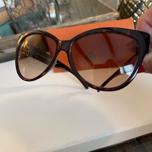 Authentic Tory Burch sunglasses, with case, good condition TY9033 Tortoise 59mm